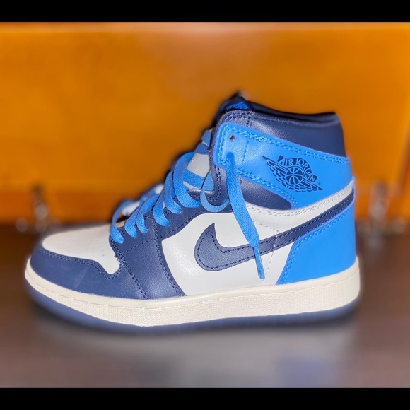 Jordan 1 retro high “Obsidian UNC” size 7